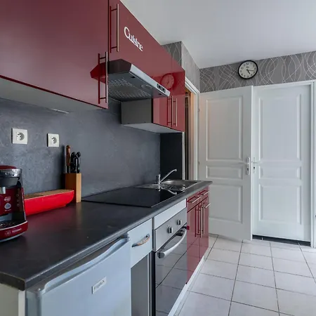 Au Coeur De Pour 4 Personnes, A Proximite Des Commerces Et Plages - Fr-1-50-142 Apartment *